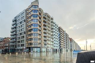 Situé dans le village côtier recherché de Westende, ce charmant appartement d'une chambre à coucher et d'une salle de bains offre une...