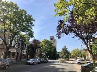 Maison de rapport (appartement et buanderie) dans un beau quartier vert. Belle situation dans le verdoyant TER RIVIERENLAAN donnant sur le Ter...