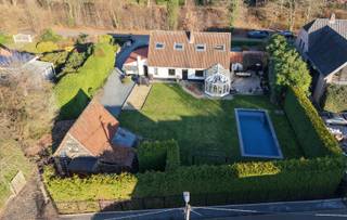 Deze karaktervolle woning biedt een ruim en veelzijdig woonvolume met tal van authentieke elementen, en geniet van een unieke, rustige ligging in...