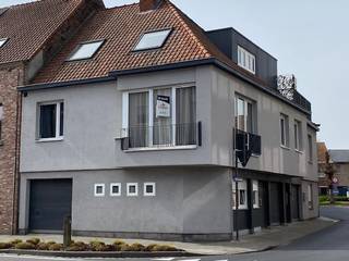 Appartement bien entretenu avec terrasse et garage comprenant : garage, séjour, cuisine séparée, débarras ou pièce supplémentaire, terrasse, salle de...