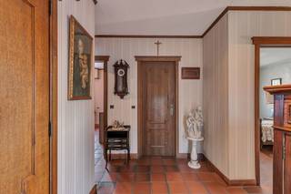 Deze op te frissen charmante bungalow met open bebouwing is gelegen op een ruim perceel van 907 m² en biedt een bewoonbare oppervlakte van ca. 155...