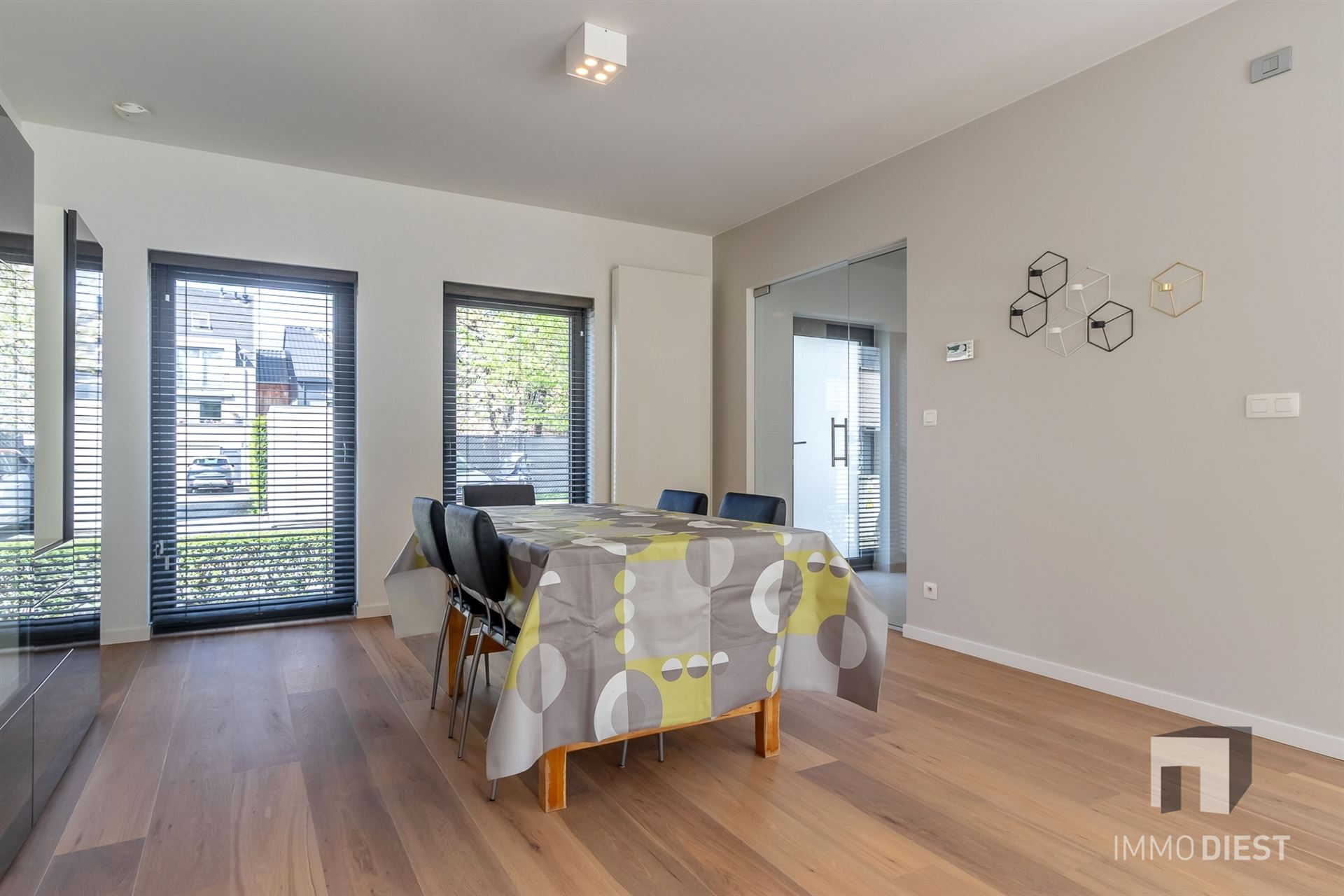 Luxe woning met 4 slaapkamers, 2 badkamers, garage en zonnige tuin - foto 5
