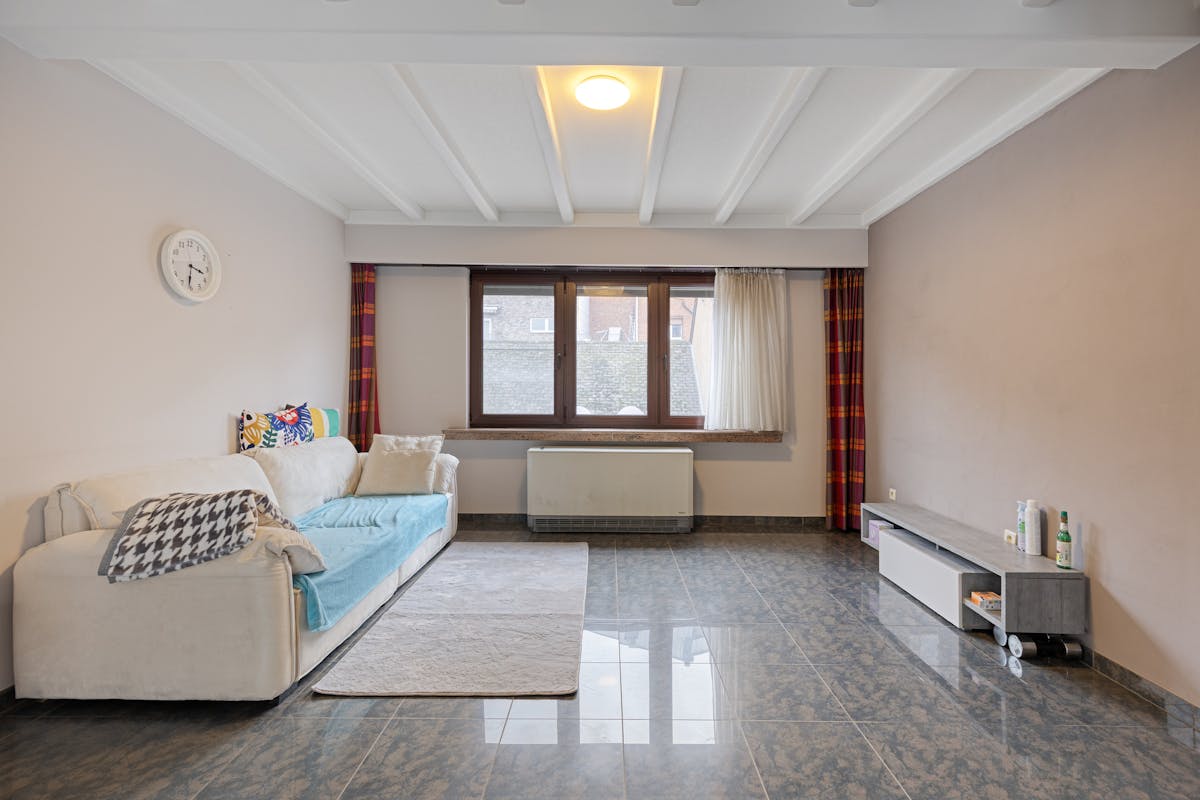 Huis te koop met 2 slaapkamers, terras en inpandige garage - foto 2