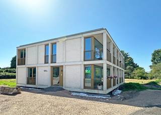 Nieuwbouw gelijkvloers appartement gelegen in een prachtig binnengebied!Dit lichtrijk appartement is gelegen op de gelijkvloers verdieping van het...