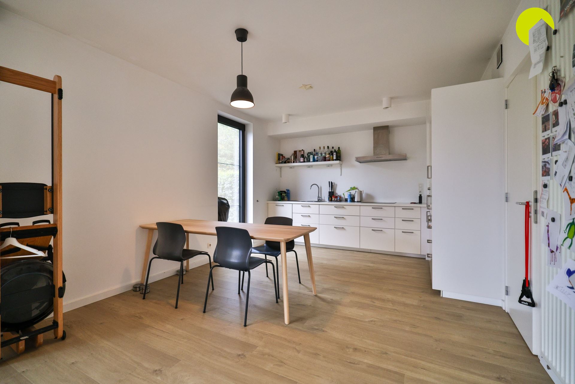 Stijlvol gelijkvloers appartement met tuin, terras en ondergrondse autostaanplaats - foto 4