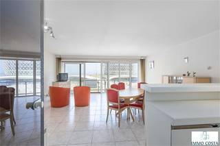Prachtig 2-slaapkamerappartement met spectaculair zicht op het Casino en het Epernayplein en met zeezicht. Dit ruime appartement, gelegen...