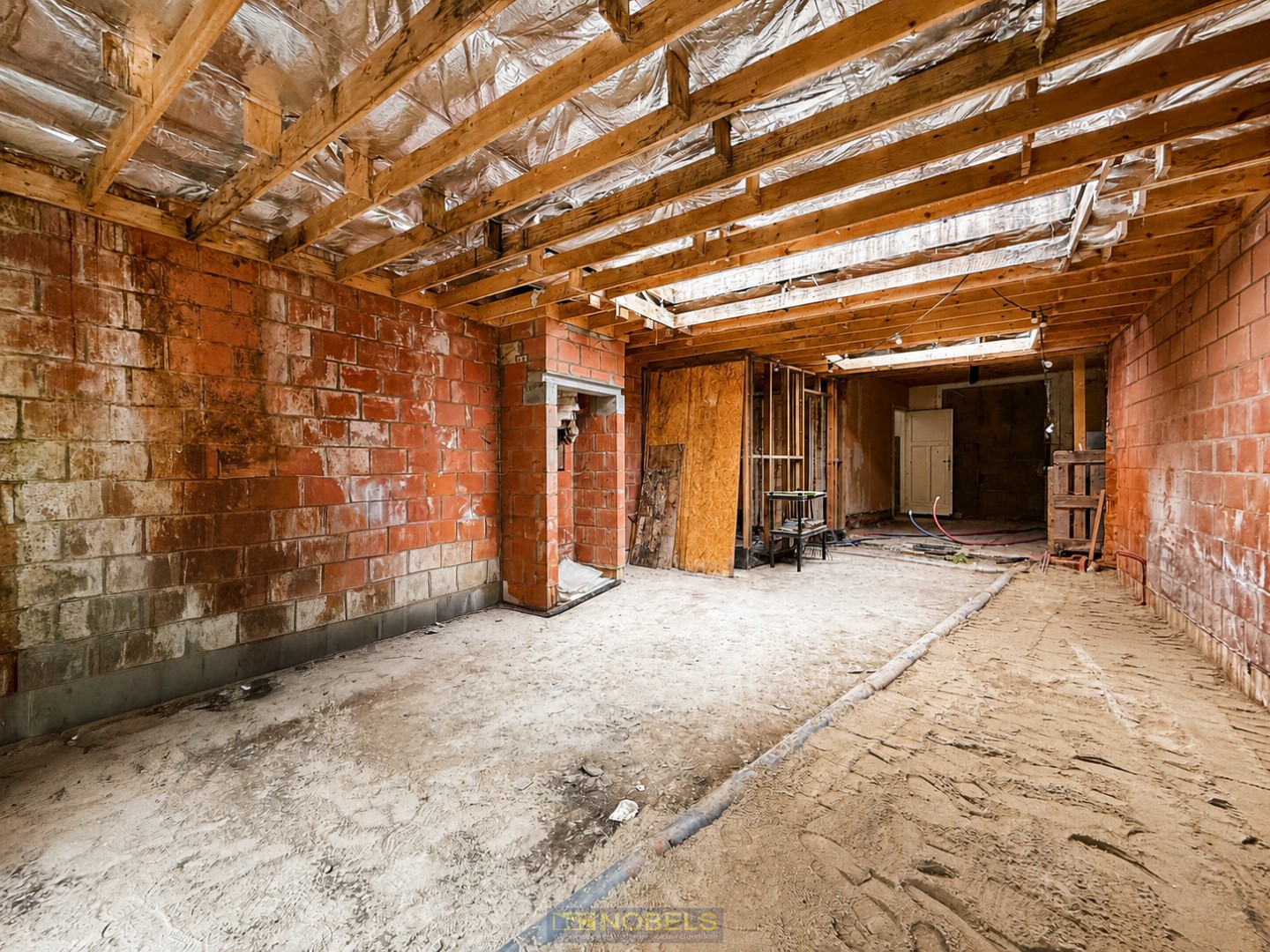 Te koop, verder af te werken woning met 4 slaapkamers en tuin te Sint-Denijs (Zwevegem) - foto 5