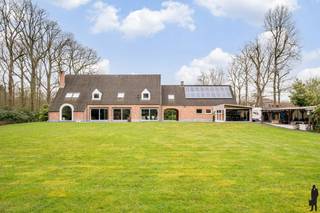 Riante gerenoveerde pastorijwoning met garage, studio en wellness op een perceel van ca. 5.400 m²Deze prachtige pastorijwoning werd volledig...