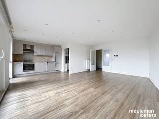 Dit lichtrijk appartement geniet van een rustige doch centrale ligging nabij het historisch centrum van Brugge.Het appartement is gelegen op de...