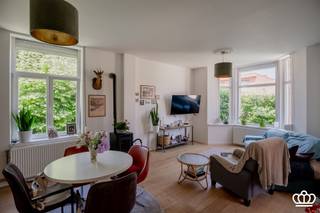 Karaktervolle woning te Essen-centrum, grotendeels gerenoveerd, 4 slaapkamers, 1 badkamer, verrassende tuin en garage, op een perceel van ca. 1100...