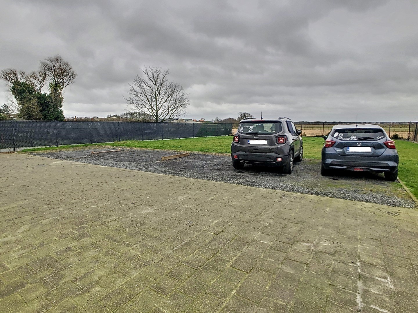 Parkeerplaats beschikbaar.Huurprijs: 30 eur