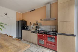 Welkom in deze karaktervolle woning in Eeklo, gelegen in een aangename straat met een combinatie van authentiek vakwerk en hedendaags comfort...