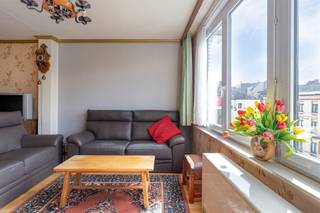 <p><span>In Res. Tijl gelegen aan de rugzijde van de Zeedijk en vlakbij centrum vindt u op de derde verdieping dit zonnig 2 slaapkamerappartement.</span></p><p><span>In dit gebouw is er telkens 1 appartement per verdiep. U betreedt het appartement via de ruime inkomhal.  </span></p><p><span>De zonnige leefruimte lonkt uitnodigend, hiervandaan heeft u een mooi overzicht op de omgeving.  </span></p><p><span>De geriefelijke keuken is voorzien van spoelbak, elektrisch fornuis, frigo en microgolfoven, deze is afzonderlijk maar grenzend aan de eetplaats.  </span></p><p><span>Via de hall bereikt u de badkamer die ingericht is met lavabo en douche. Het toilet is afzonderlijk. </span></p><p><span>De twee slaapkamers zijn gelegen aan de achterzijde, 1 kamer is ingericht met dubbel bed en biedt toegang tot het terras.  Hier vindt u een handige bergkast.  </span></p><p><span>De tweede kamer is ingericht met een stapelbed en een enkel bed.</span></p><p><span>De slaapkamers en leefruimte zijn ingericht met een makkelijk te onderhouden laminaatvloer.</span></p><p><span> </span></p>