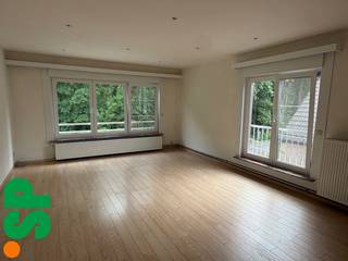 <p>GAppartement op de 1e verdieping te huur in Wilrijk.<br /><br />Dit verzorgd appartement bestaat uit een inkomhal met ingemaakte kasten, een ruime en lichtrijke leefruimte, twee slaapkamers, een volledig geïnstalleerde keuken, een badkamer met douche, lavabomeubel en aansluitingen voor wasmachine en droogkast, een apart toilet en een praktische berging.<br /><br />Een extra troef: er zijn geen gemeenschappelijke kosten.<br /><br />Het appartement is ideaal gelegen, vlak bij de A12 en Fort 7. Winkels, openbaar vervoer en andere voorzieningen bevinden zich op slechts 500 meter, waardoor u geniet van een vlotte bereikbaarheid en alle comfort binnen handbereik.<br /><br />EPC: 265 kWh/m²<br /><br />Meer info?<br />Contacteer het kantoor van IMMO SP in Antwerpen via info@immosp.be of 03 226 20 40.</p>