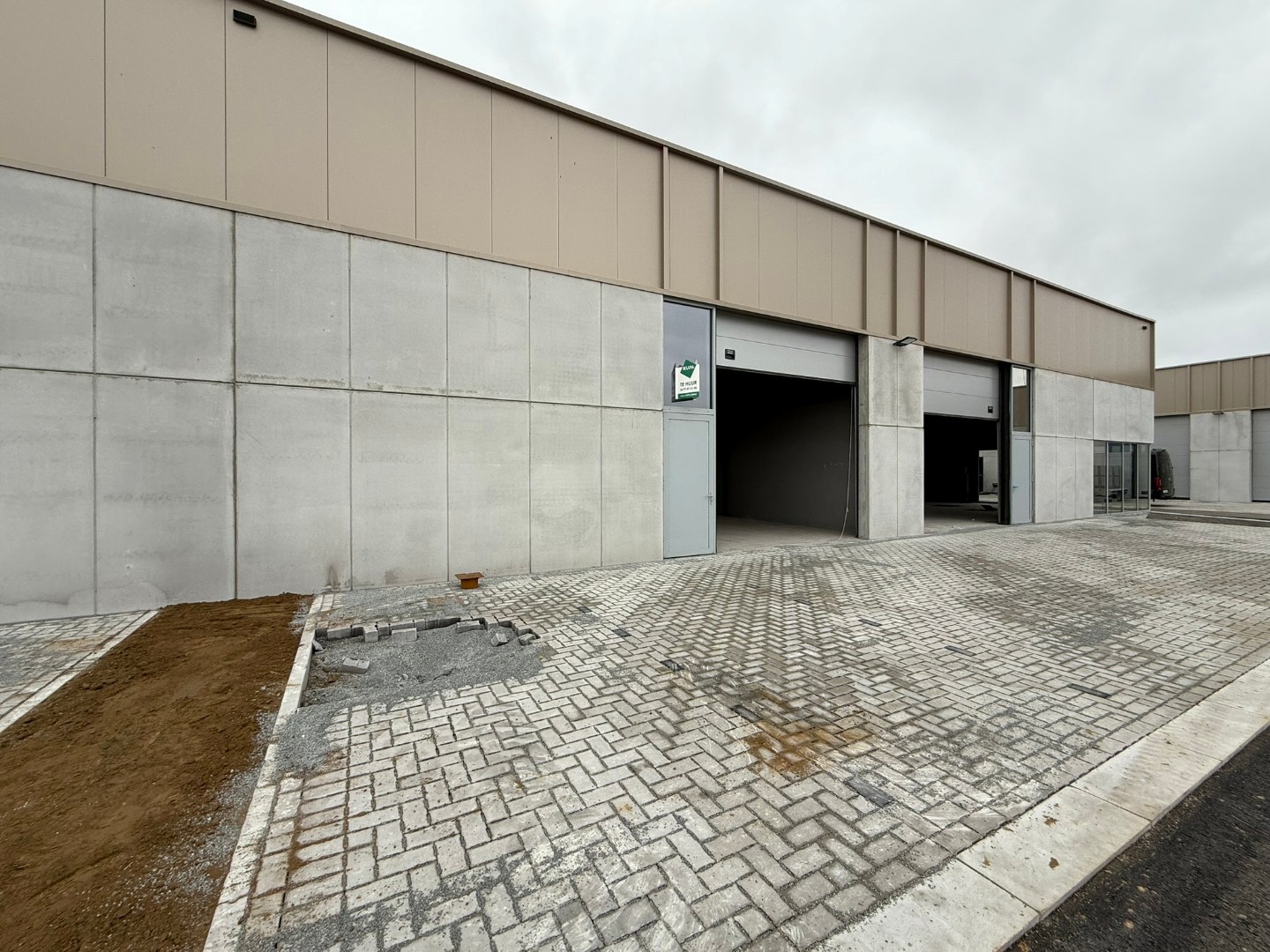 KMO-unit van 216 m² op een gunstige locatie in Tielt! - foto 2