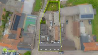 Veelzijdige woning met commerciële ruimte in hartje ZoggeDeze ruime en instapklare eigendom is gelegen te Zogge, op een mooi perceel met vlotte...