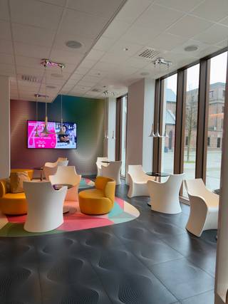 Interessante, zorgeloze investeringsopportuniteit in een hotelkamer bij Prizeotel by Radisson - Antwerp City.<br /><br />Investeer zonder zorgen. <br />Geniet als eigenaar 20 jaar lang van stabiele huurinkomsten, terwijl Prizeotel al de rest beheert en exploiteert (verhuur, administratie, onderhoud, ...).<br /><br />VOORDELEN ALS INVESTEERDER:<br />-Aankoop in volle eigendom én doorverkoop is steeds mogelijk;<br />-nog 20 jaar lang geïndexeerde huurinkomsten;<br />-geen verhuur- en beheerszorgen, noch kosten;<br />-geen taksen, geen onroerende voorheffing;<br />-Toeristische toplocatie;<br />-Ervaren en beursgenoteerde exploitant.<br /><br />Meer info?<br />Contacteer het kantoor van IMMO SP in Antwerpen via 03 226 20 40 of info@immosp.be.