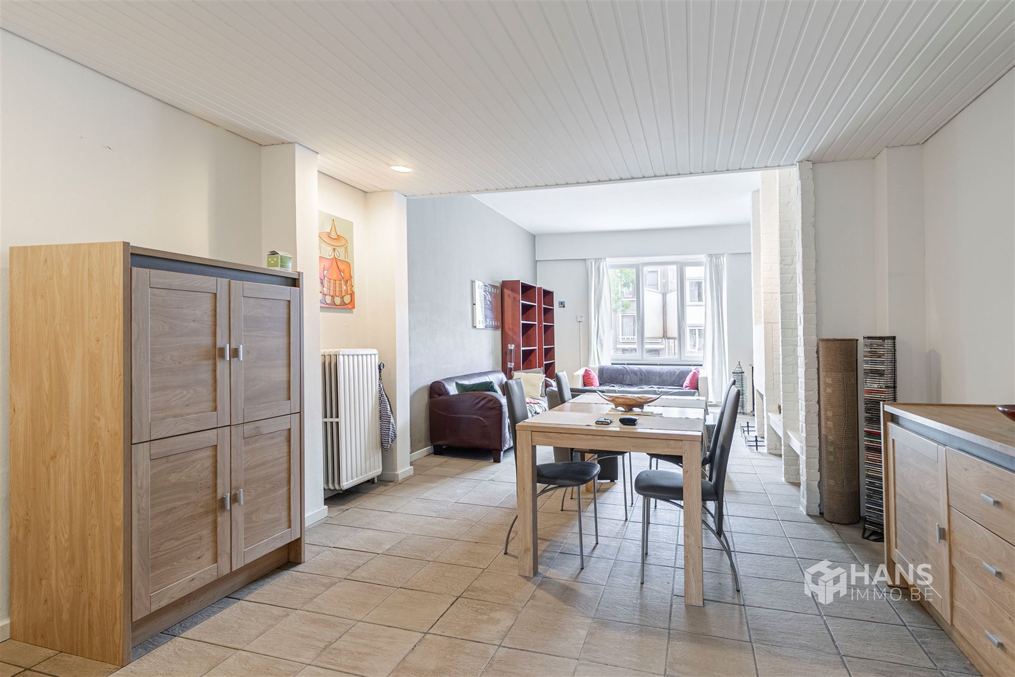 Ruim gelijkvloersappartement (113 m²) met 2 slaapkamers, garage en tuin (210 m²) in Merksem. - foto 4
