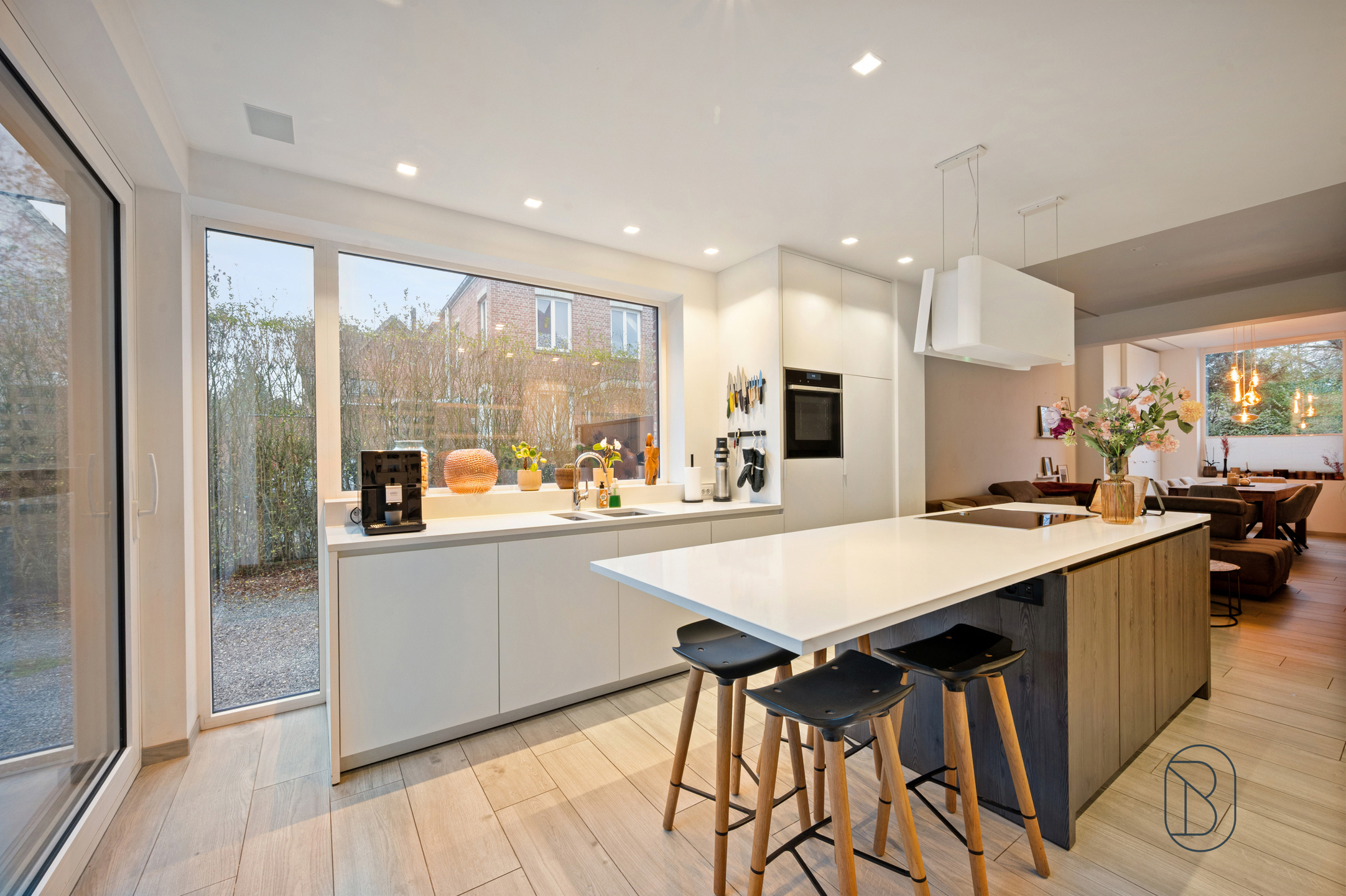 Ruime, instapklare HOB met tuin en multifunctionele garage! - foto 1