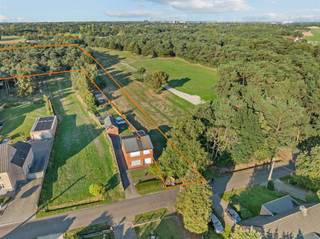 <p>Bouwgrond HOB 1384m2 met achterliggend bos van 7560m2</p><p>Belangrijkste troeven:<br />- Ruim perceel bouwgrond halfopen bebouwing van 1384m2<br />- Soepele bouwvoorschriften<br />- Bouwdiepte gelijkvloers 17m mogelijk<br />- Bouwdiepte verdieping 13m mogelijk<br />- Bijgebouw tot 75m² mogelijk<br />- Unieke ligging tegen natuurgebied<br />- Vlakbij natuurdomein De Most en De Keiheuvel</p><p>Wenst u meer info of een vrijblijvende bezichtiging, contacteer dan ons kantoor op het nummer 014 39 99 99 en wij<br />helpen u graag verder.<br /> </p>