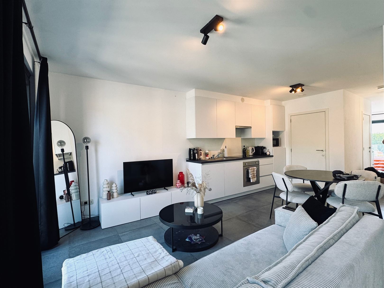 Trendy 1-slaapkamerappartement in hartje Sint-Niklaas - foto 2