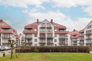 Cet appartement orienté plein sud avec une chambre est situé dans un domaine verdoyant et à circulation limitée, offrant calme et sérénité,...