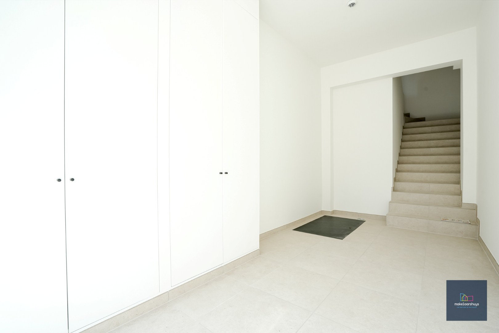 Stijlvol gerenoveerd duplex 3 slaapkamerappartement met terras - foto 2