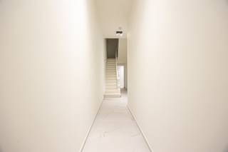 <p><span>Zoekt u een stijlvol appartement waar alles, maar dan ook alles vernieuwd is? <br />Well, this is your lucky day. Op wandelafstand van ons geliefkoosde Marnixplaats in het hart van’t Zuid : De Geuzenstraat 21. Koffies van café Canelé een snelle lunch in de Funk of borrelen op de Marnix, alles doe je hier te voet. Citylife Go!  </span></p><p><span> </span></p><p><span>- Gunstig EPC’s = Future proof </span></p><p><span>- Toplocatie City South </span></p><p><span>- Van A tot Z gerenoveerd </span></p><p><span>- 2 kamers + Bureau</span></p><p><span>- leuk terras </span></p><p><span> </span></p><p><span>De Geuzenstraat 21 is gestript van A tot Z, gerenoveerd. Dat wil zeggen, nieuwe leidingen, nieuwe elektra, nieuw dak, vloeren, badkamer keuken, alles is nieuw. U bent de eerste bewoner van dit stijlvol gerenoveerd appartement. </span></p><p><span>Je komt binnen op de vierde verdieping bovenaan het gebouw. De leefruimte is an sich al een appartement groot. Met een open keuken op visgraatparket en een terras dat de aandacht trekt. Vooraan is er een half geïntegreerde kamer. Zo kan je bureau aan de leefruimte hebben maar toch apart zitten. Te midden het appartement is er toilet. Rechts een trap richting 'den boven' daar vind je plaats voor wasmachine droogkast op de overloop. Een badkamer met inloopdouche, wastafel en toilet. Verder maken nog 2 kamers dit verdieping af. Dit appartement is stijlvol en doordacht afgewerkt, alsof je het net in Sabato hebt ondekt. <br /><br /></span></p><p><span>Benieuwd naar deze parel? Maak snel een afspraak via stad@sinjoor.be of bel 03 283 05 00.</span></p><p><span> </span></p>