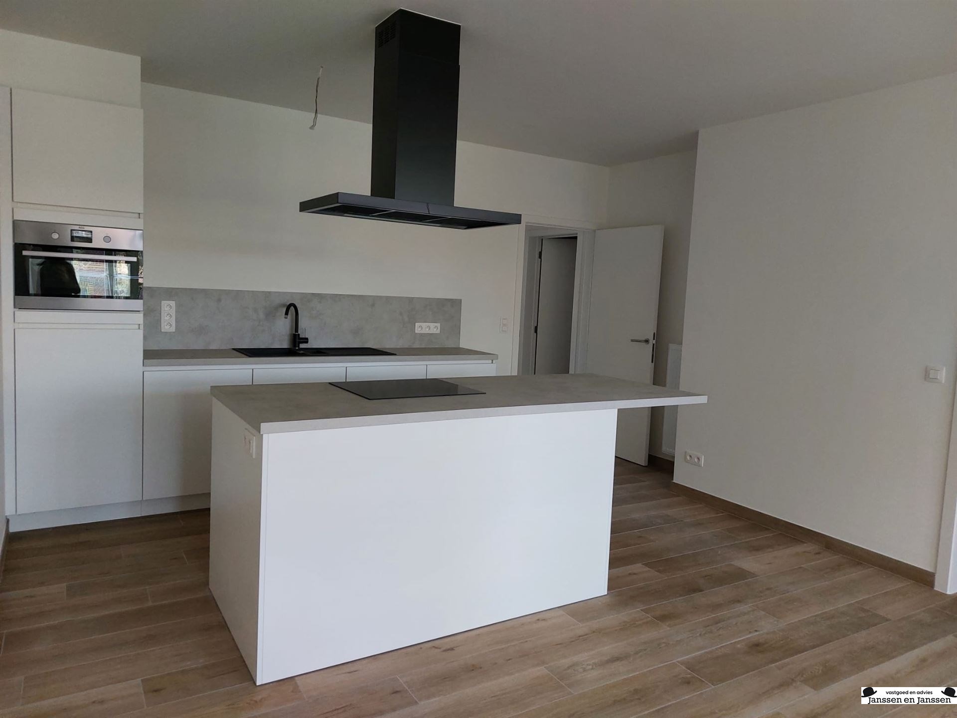 Stijlvol afgewerkt appartement met 2 slpks, twee auto-staanplaatsen en terras in het centrum van Gooreind (ca.100m²) - foto 5