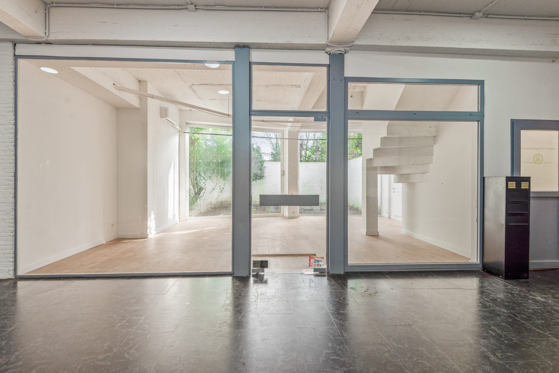 Commercial for rent in Mortsel - photo 2