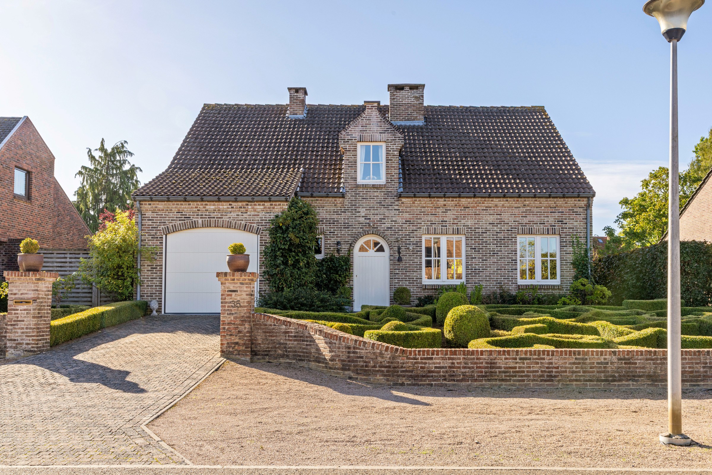 Degelijke op te frissen vrijstaande gezinswoning op een terrein van 1130m² te Halen. - foto 2