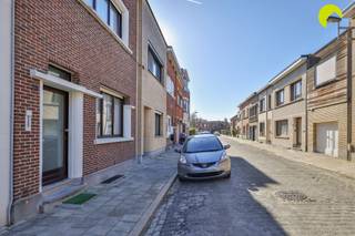 Kijkdag: zondag 29 maart, op afspraak. Biedingen mogelijk tot  dinsdag 31 maart - 18u. In de gegeerde wijk De Veldekens in Berchem, vlakbij Park...