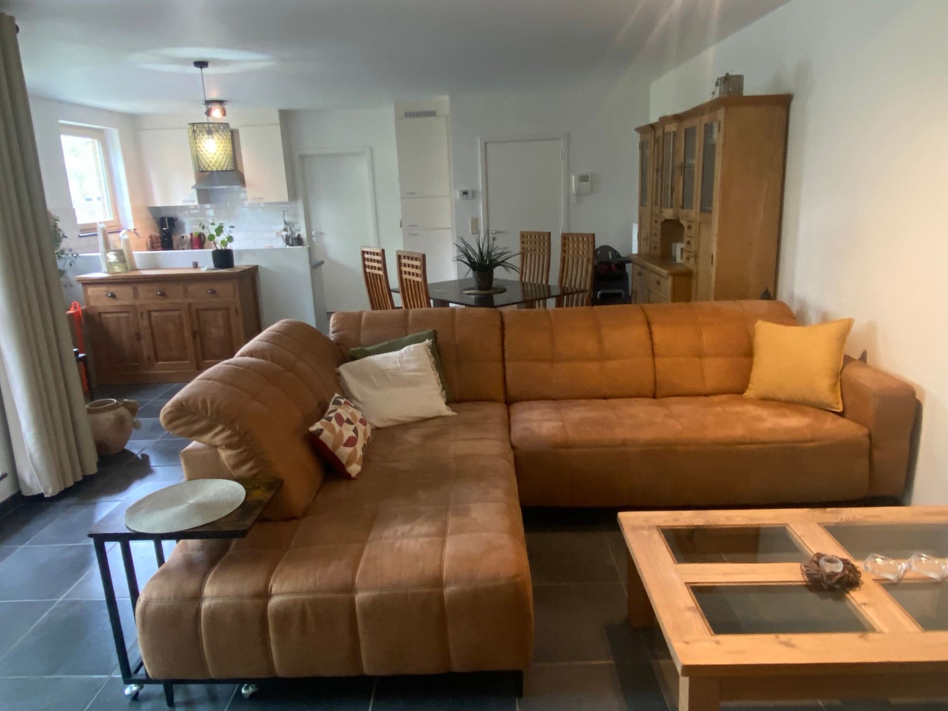 Ruim appartement met terras en autostaanplaats - foto 4