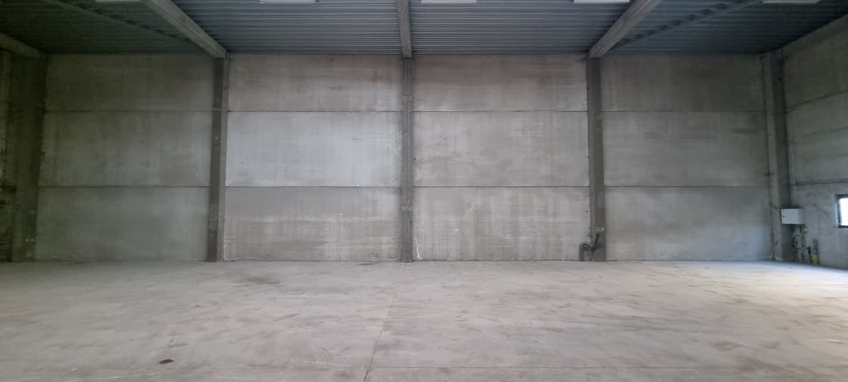 Magazijn van ca. 360m² nabij afrit Roeselare-Haven - foto 5