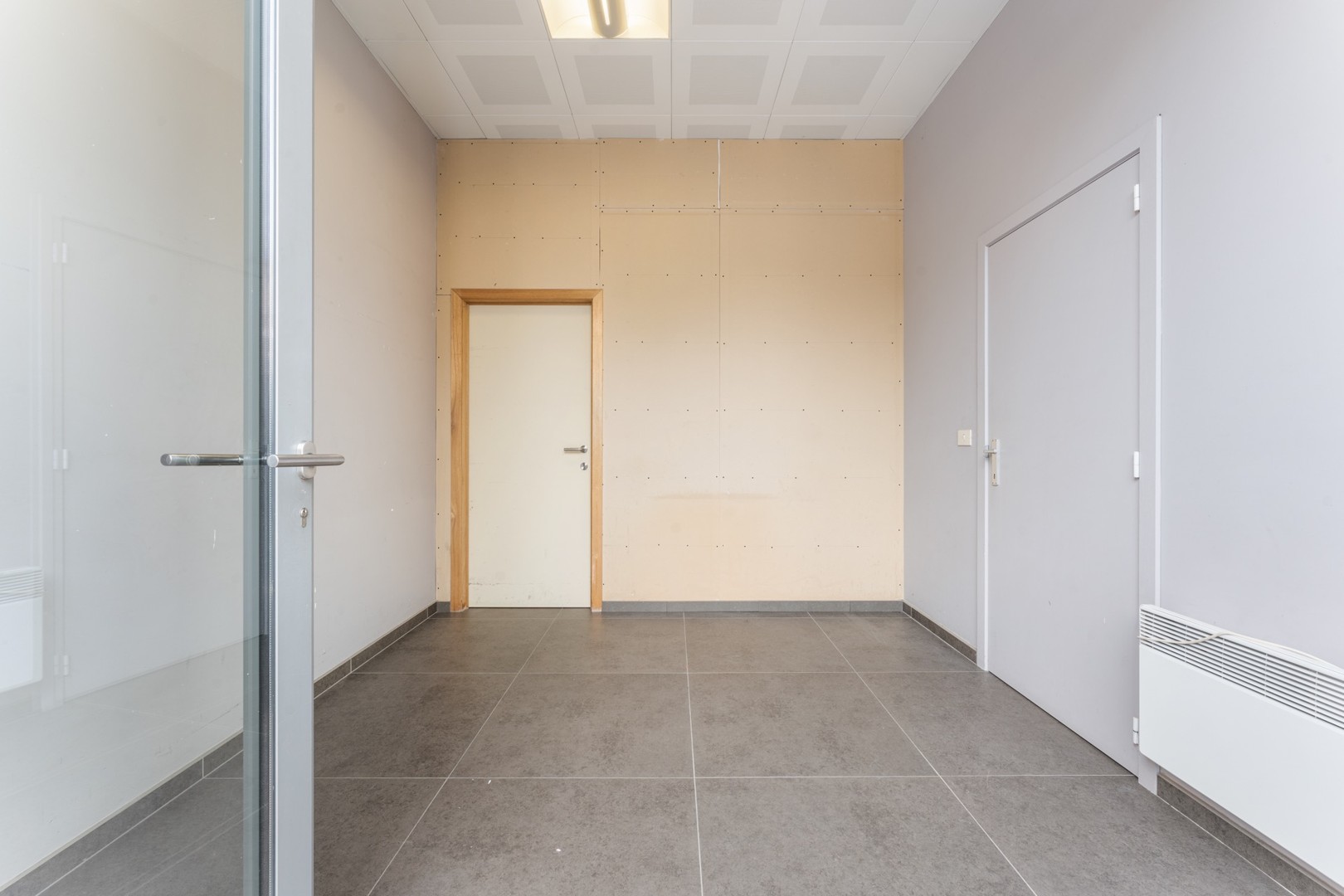 Veelzijdige loods/magazijn met extra mogelijkheden te Rumbeke (Roeselare)! - foto 5