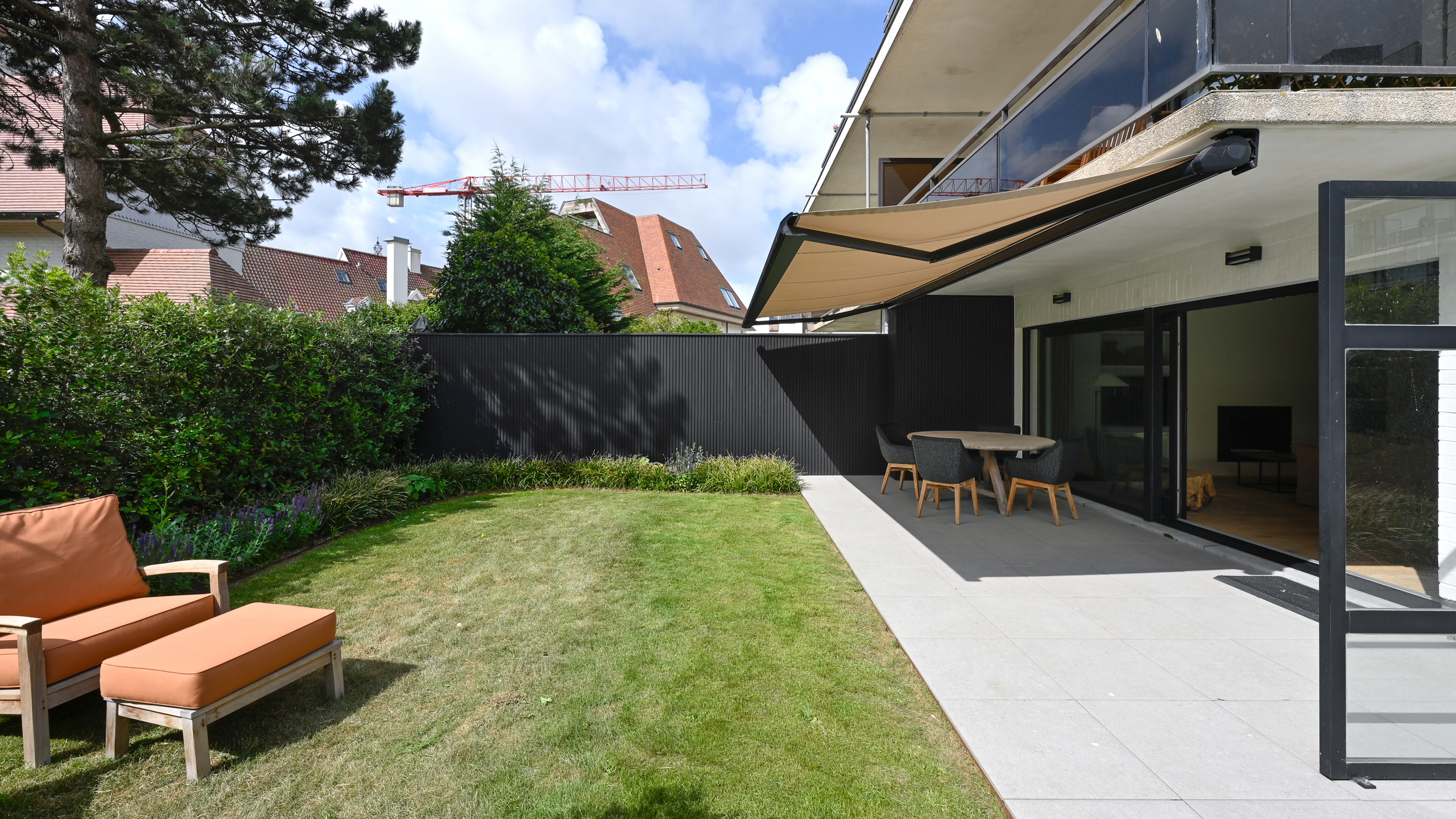 Exclusief hoekappartement met zonnige tuin in villaresidentie - foto 1