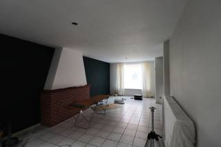 INDELINGGELIJKVLOERSWoonkamer, keuken voorzien van gasvuur en afzuigkap, berging onder de trap, badkamer voorzien van douchecel en badkamermeubel,...