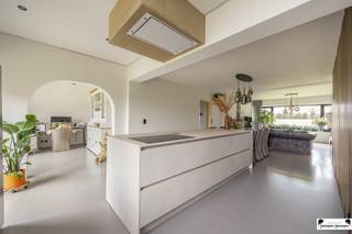 Charming rural farmhouse - living area renovated with modern finishes Located on the Weehagenweg in Loenhout, you will find this beautifully...