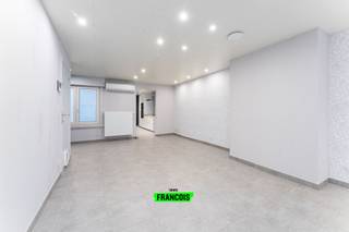 Deze energiezuinige rijwoning biedt het perfecte evenwicht tussen comfort, ruimte en locatie. Gelegen op slechts een korte afstand van...