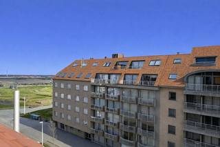 Dit lichtrijke en instapklare appartement is ideaal gelegen, op wandelafstand van de zee en de vaargeul van Nieuwpoort-Bad.Het appartement omvat een...