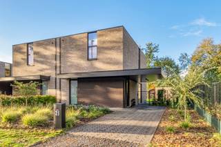 SMAAKVOLLE, NIEUWBOUWWONING (HOB) MET 3 SLAAPKAMERS, ZONNEPANELEN EN CARPORT TE GENK (OUD-WATERSCHEI) !In Genk, Oud-Waterschei, vinden we in een...