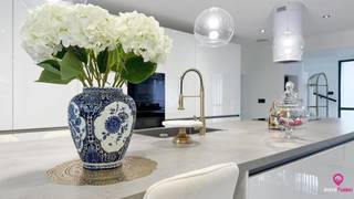 Bij ImmoFusion 7/7 “open huis” : klik op onze 3D-TOUR.<br /><br />Ervaar vastgoed alsof je er zelf doorloopt!<br /><br /><br />Stap binnen in deze prachtig gerenoveerde woning uit 2024, gelegen in een rustige doodlopende straat langs het kanaal van Beringen. Met een bewoonbare oppervlakte van 256 m² op een perceel van 758 m² voelt dit huis als quasi nieuwbouw, maar met de charme van een ruime villa die direct instapklaar is.<br /><br /><br />Bij binnenkomst wordt u verwelkomd in een ruime, lichte inkomhal met een praktische vestiairekast. Aan de voorkant bevindt zich een bureau dat perfect kan dienen als kantoorruimte of als gelijkvloerse zesde slaapkamer van 17 m². Vanuit de hal loopt u door naar de royale open leefruimte van in totaal 60 m², waarin de woonkamer, eetruimte en de riante keuken naadloos in elkaar overvloeien. Grote ramen zorgen voor een overvloed aan natuurlijk licht, en vanuit de keuken heeft u zicht op de volledig aangelegde en omheinde tuin. De keuken, volledig vernieuwd in 2024, combineert modern design met een praktische indeling en biedt alles wat een kookliefhebber zich kan wensen.<br /><br /><br />De woning beschikt over drie badkamers, elk met een toilet, waardoor comfort en privacy gegarandeerd zijn voor het hele gezin. Aan de achterzijde werd een overdekt terras met glazen schuifwanden omgevormd tot extra leefruimte, ideaal om het hele jaar door van buiten te genieten. De ruime garage biedt daarnaast volop opslagruimte en praktische mogelijkheden.<br /><br /><br />Op de bovenverdieping bevinden zich vijf ruime slaapkamers, elk met veel lichtinval. Alles in dit huis ademt kwaliteit: PVC-ramen en -deuren met dubbel glas, een volledig nieuw dak en energiezuinige voorzieningen met EPB-label A en een E-peil van 42. Zonnepanelen maken het plaatje compleet en zorgen voor een duurzaam en kostenbewust wooncomfort.<br /><br /><br />Gelegen aan een rustige, doodlopende straat aan het kanaal, biedt deze villa de perfecte balans tussen rust en bereikbaarheid. De volledig aangelegde en omheinde tuin zorgt voor privacy en veiligheid, ideaal voor kinderen of huisdieren. Dankzij de ruime indeling, hoogwaardige afwerking en moderne voorzieningen is dit huis geschikt voor gezinnen, thuiswerkers en iedereen die comfort, stijl en functionaliteit zoekt.<br /><br /><br />Pluspunten<br /><br />Volledige renovatie in 2024 = alles is nieuw!<br />Mogelijkheid tot 6 slaapkamers of aparte dressing<br />Ruim perceel van 758 m², volledig omheind en aangelegd<br />Straatbreedte van 20 meter = statig en ruim vooraanzicht<br />EPB-label A, E-peil 42 en zonnepanelen aanwezig<br />Gelegen in een rustige doodlopende straat aan het kanaal<br />Ruime garage en extra leefruimte via overdekt terras met glazen schuifwanden<br />Moderne afwerking met PVC ramen/deuren en nieuw dak<br />Voor een bezoek of meer info, bel ons op 078/78.78.70, of kom gerust langs op ons kantoor. Steeds welkom!