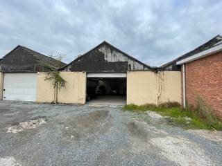 Autostaanplaats in garage met 8 autostaanplaatsen.<br /><br />Gunstige ligging in een zijstraat van Liersesteenweg.<br /><br />Huurprijs 65 euro/maand<br /><br />Voor meer info of een bezoek via info@immovos.be