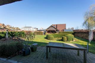 Ontdek deze ruime en instapklare villa die comfort, licht en ruimte perfect combineert.Bij het binnenkomen word je verwelkomd in een inkomhal met...