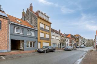 Opbrengsteigendom met 2 appartementen en een achterliggende garage in Knokke-Heist.Op 450 meter van het strand bevindt zich deze bijzonder...