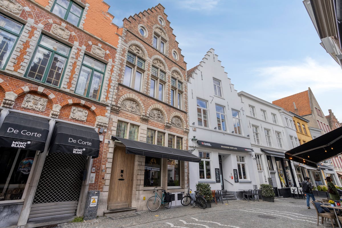 Horecapand op topligging in Sint-Amandsstraat in Brugge - foto 1