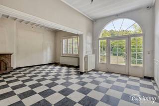 OPENDEURDAG ZATERDAG 10 JANUARI VAN 10U TOT 12UDeze karaktervolle villa met een bewoonbare oppervlakte van maar liefst 300 m² is gelegen op een...