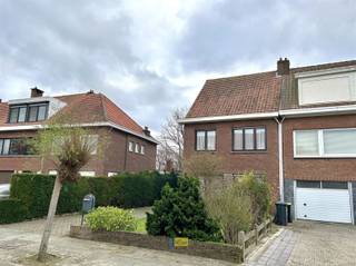 Op een toplocatie in Kapellen bieden wij u deze ruime halfopen bebouwing met grote tuin aan, de bewoonbare oppervlakte bedraagt 175 m² + 47 m²...