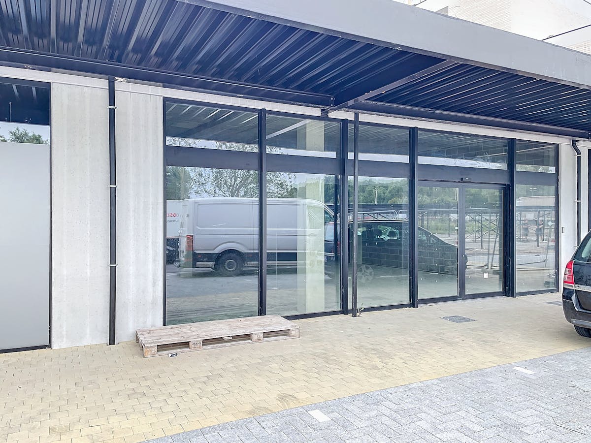 Nieuwbouw handelsruimte te huur (533 m²) te Veurne - foto 2