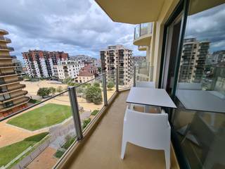 STUDIO COMPLETEMENT RENOVE AVEC GRANDE TERRASSE ET VUE SPLENDIDE SUR L'ESPLANADE LEOPOLD I A LA PANNE<br />Se composant d'un living avec terrasse, cuisine équipée, salle de bains avec douche à l'Italienne, lavabo et wc. Meublé. Sentiment de la mer. Chauffage au sol. Electricité en conformité. La façade a été complètement rénovée en 2019. Local à poubelles. Local à vélos. Arrêt du tram à 50 mètres. Lavoir au rez-de-chaussée. Visites sur rendez-vous. Vous trouvez plus d’informations sur notre site: www.immocattaert.be sous les rubriques "caractéristiques et documents".